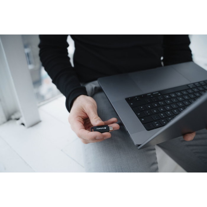 Verbatim Retractable 64 Go USB 3.2 Gen 1 USB-C Noir Verbatim Retractable 64 Go USB 3.2 Gen 1 USB-C Noir