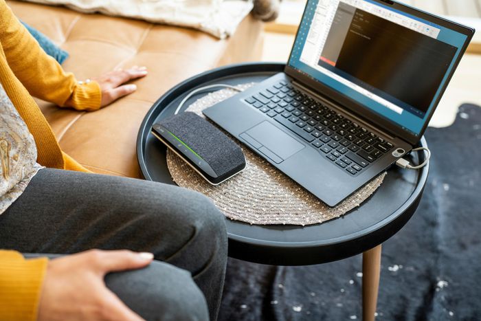 Poly Sync 10 - Haut-parleur de conférence USB avec microphone antibruit, connexion USB-A et USB-C, compatible Zoom et Teams