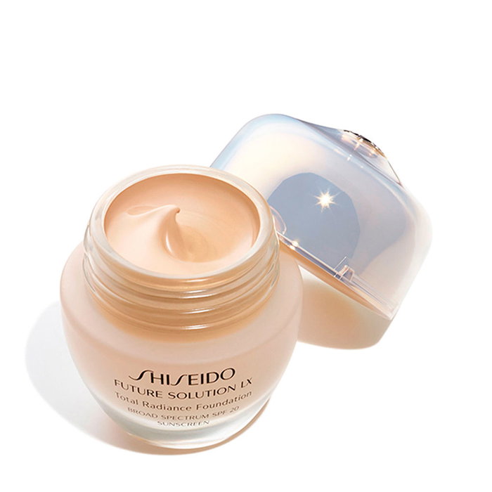 Shiseido FUTURE SOLUTION LX Total Radiance Foundation #3-Golden SPF20 Fond de teint anti-âge couvrant