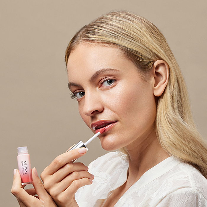 Sensai Total Lip Gloss 03-Shinonome Coral 4,5 ml