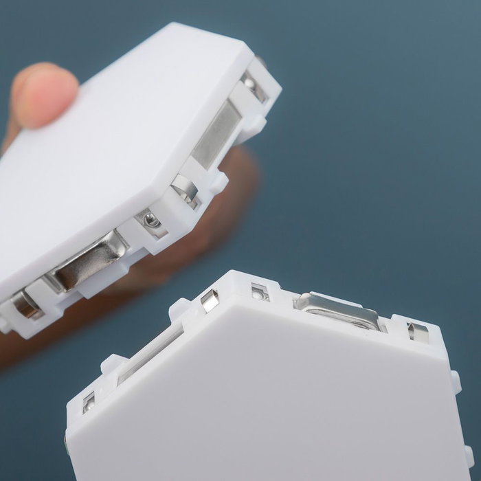 Innovagoods Set de 3 Panneaux LED Modulaires Magnétiques et Tactiles Hexagonaux – Lumière Blanche