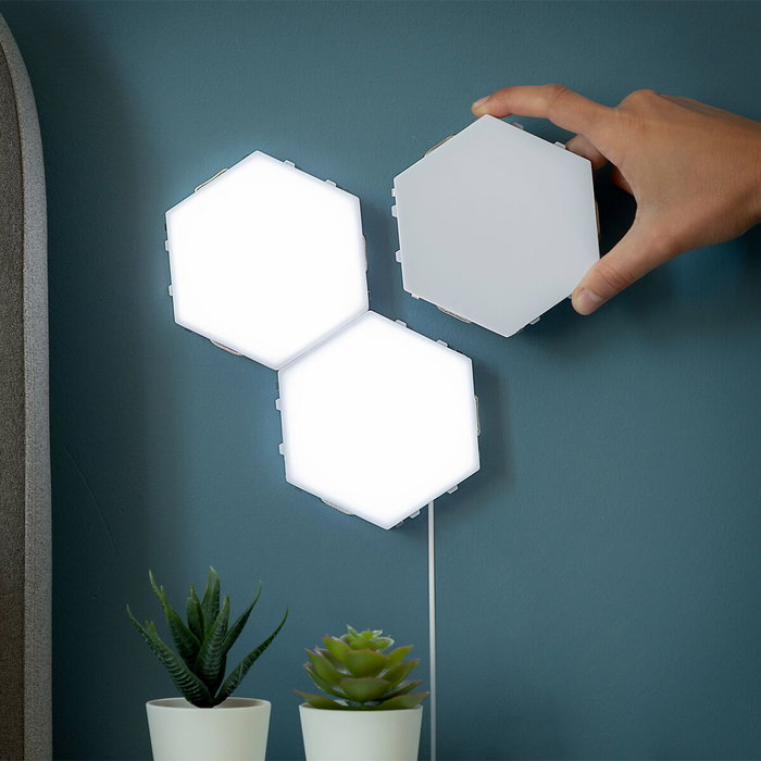 Innovagoods Set de 3 Panneaux LED Modulaires Magnétiques et Tactiles Hexagonaux Innovagoods Set de 3 Panneaux LED Modulaires Magnétiques et Tactiles Hexagonaux
