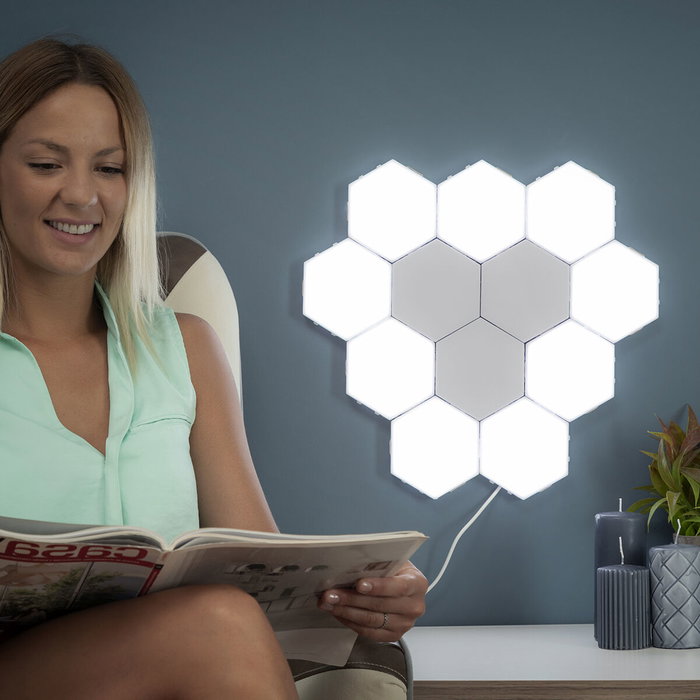 Innovagoods Set de 3 Panneaux LED Modulaires Magnétiques et Tactiles Hexagonaux Innovagoods Set de 3 Panneaux LED Modulaires Magnétiques et Tactiles Hexagonaux