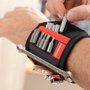 Innovagoods Bracelet magnétique Wristool pour bricolage avec 15 aimants et 2 poches, Noir/Rouge