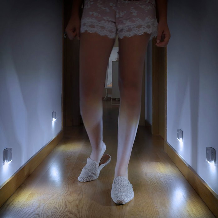 Innovagoods Lot de 2 Veilleuses LED avec Capteur de Mouvement, 3 LEDs, Fonctionne sur Piles 3xAAA (non incluses), Blanc Innovagoods Lot de 2 Veilleuses LED avec Capteur de Mouvement, 3 LEDs, Fonctionne sur Piles 3xAAA (non incluses), Blanc